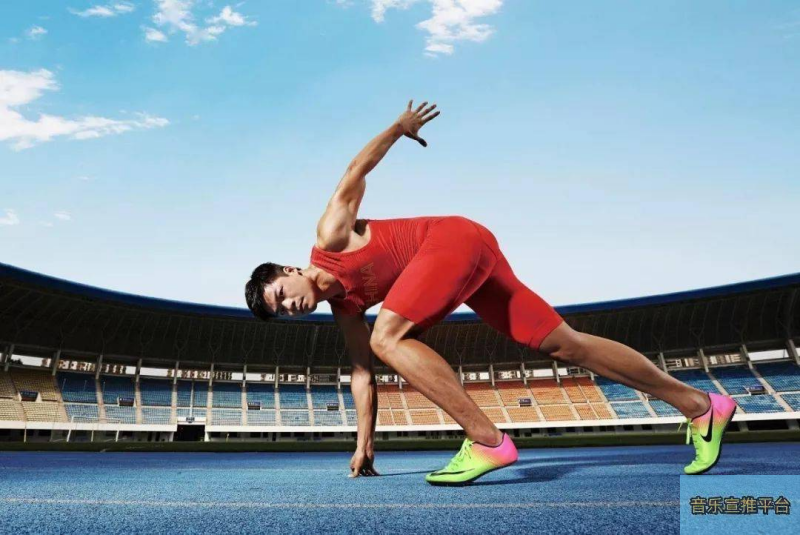 英媒：费迪南德称卢克-肖在曼联有重要地位，他需要证明自己