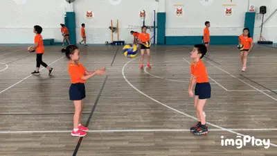 西甲西乙赛季中场休息：皇家奥维耶多与体育俱乐部的悬崖边舞蹈