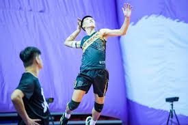 流量拉满！曼联悍将慢悠悠回追被强吃丢球，阿莫灵神换人3分钟后扳平