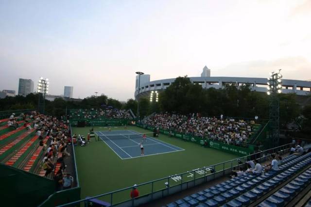 待年轻对手 待年轻对手